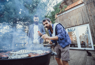 Cuchillos criollos que preparan la carne para el asado