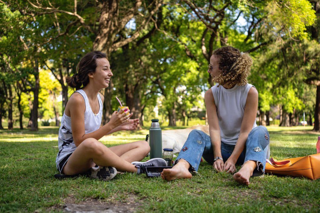 Un feriado para viajar, llevar a tus amigos y tu mate torpedo a la plaza, o participar de carnavales barriales.